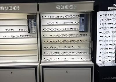 store installation of glasses display